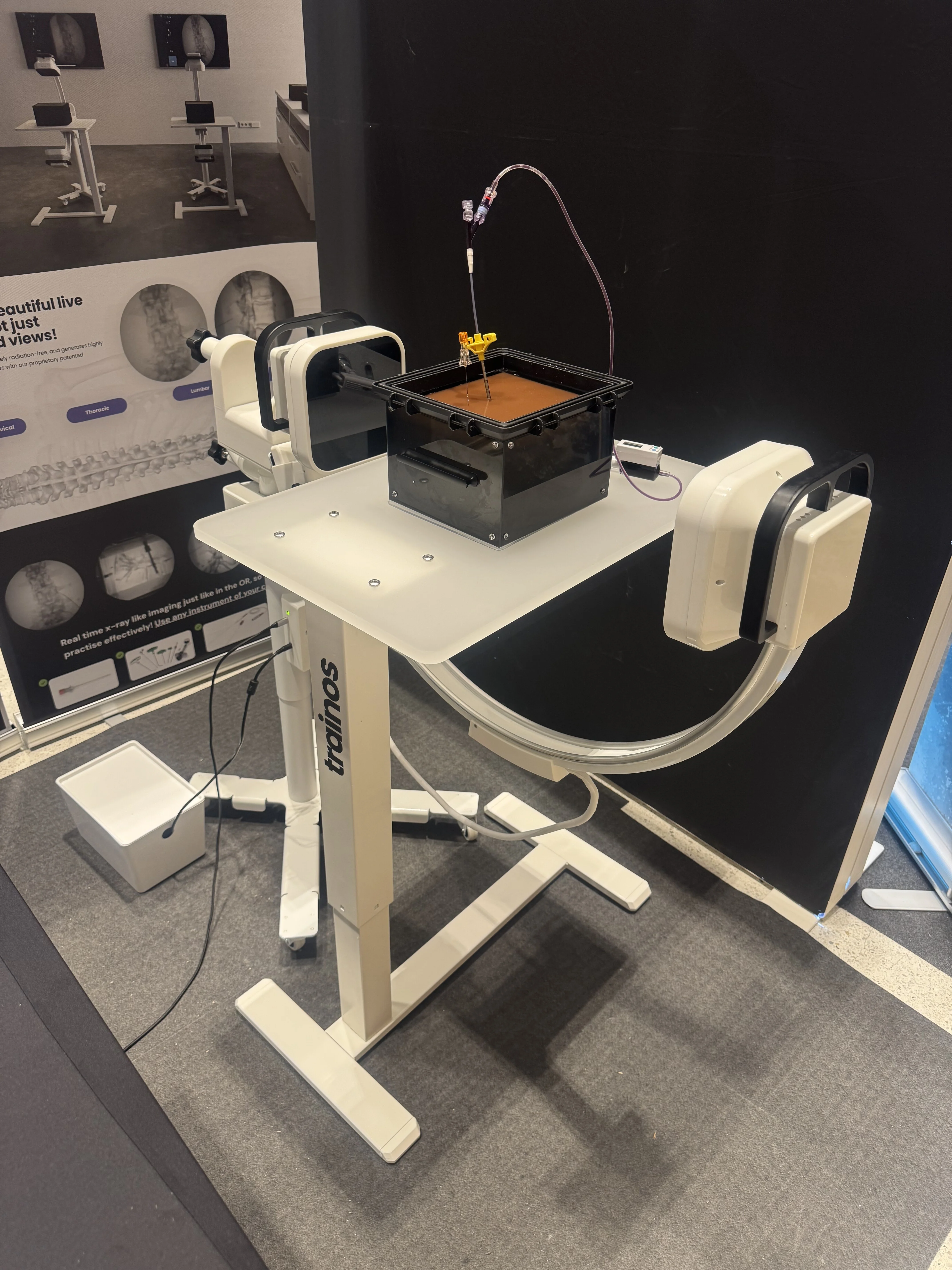 Take realistic X-rays in all angles just like in the OR